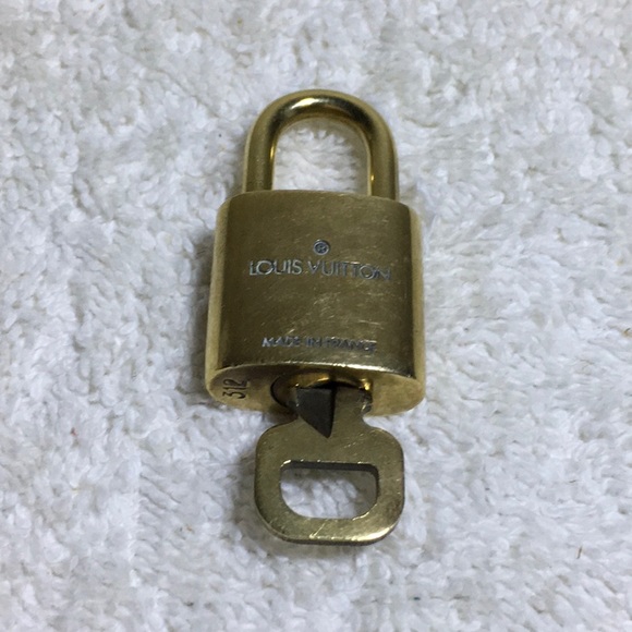 Louis Vuitton Brass '312' Padlock in Goldtone with Goldtone Key - Picture 3 of 6